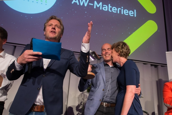 Begeleidende foto uitreiking2