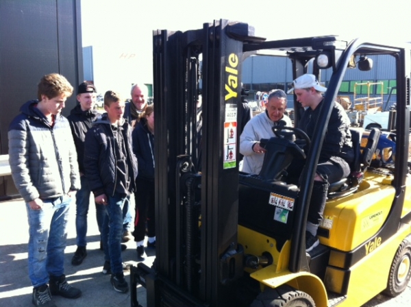 180507 Leerlingen pro behalen heftruckcertificaat
